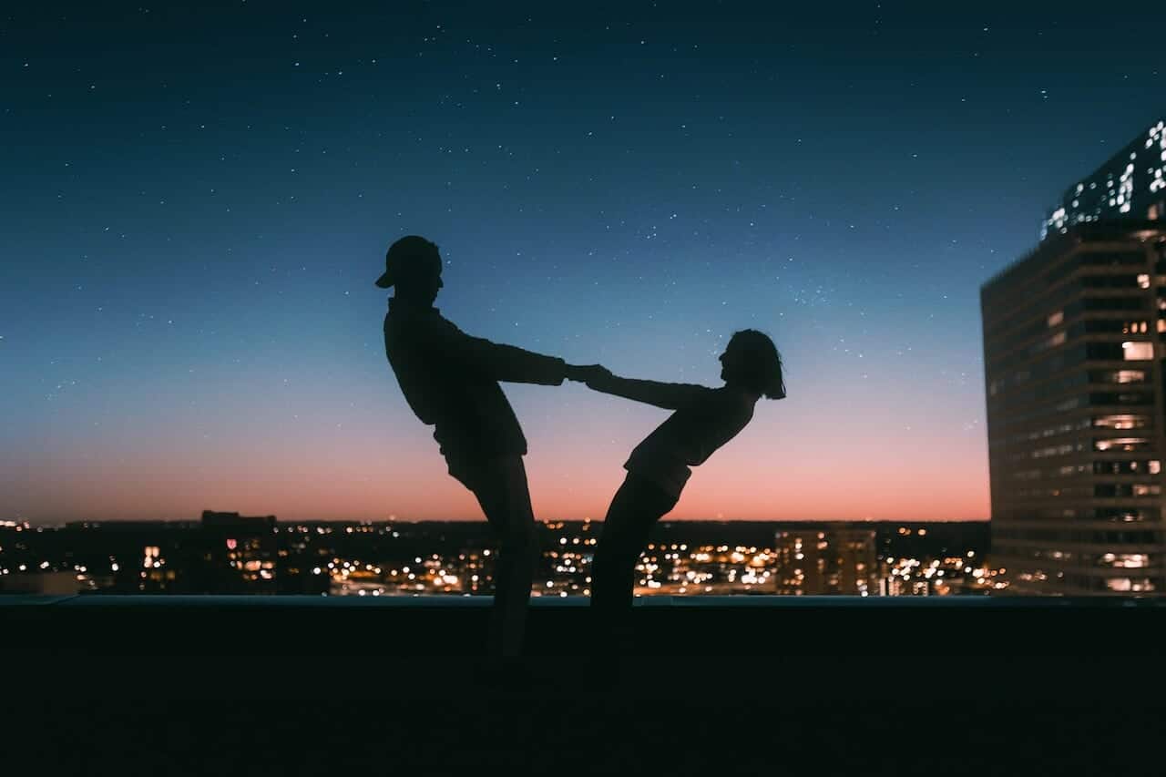 Silhouette of a man and a woman with sunset backgroung