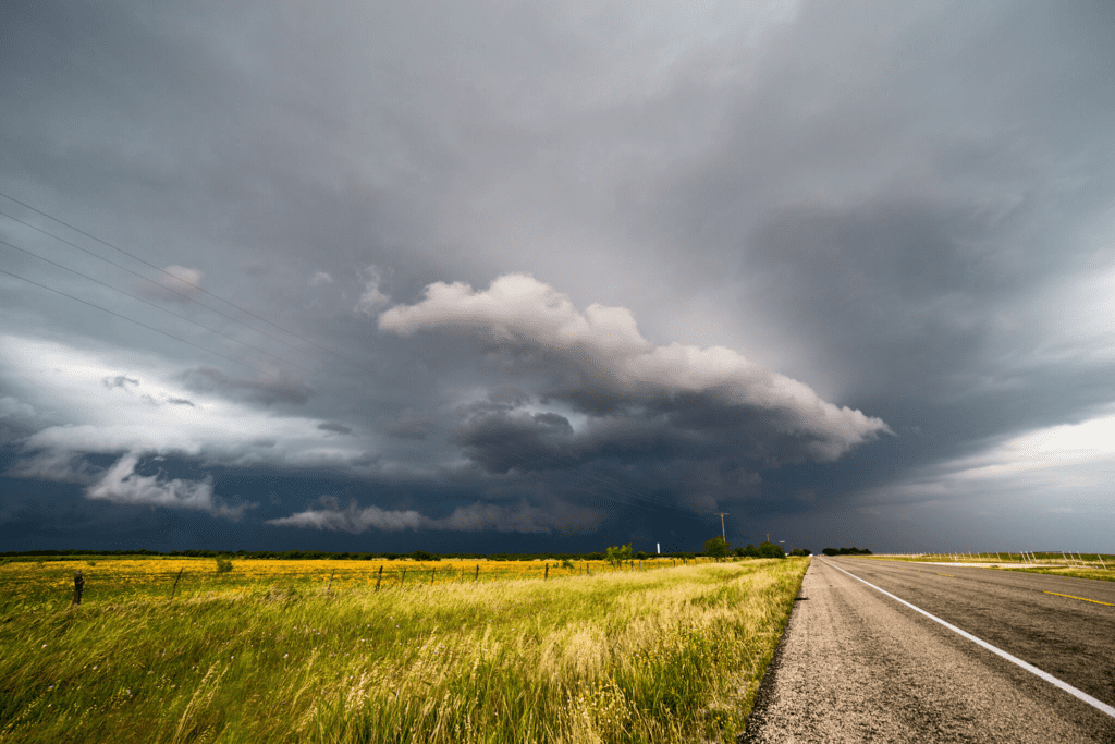 severe-storm-in-Western-Australia- view-of-green-field- and-dark-sky